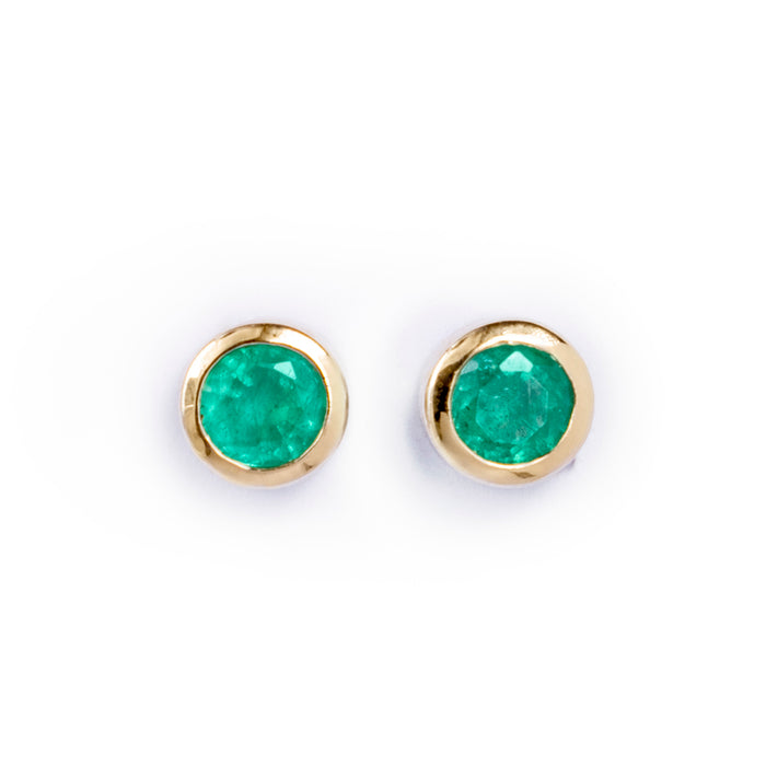 Aretes Birthstone con Esmeralda en oro amarillo 14 Kt (Mayo)