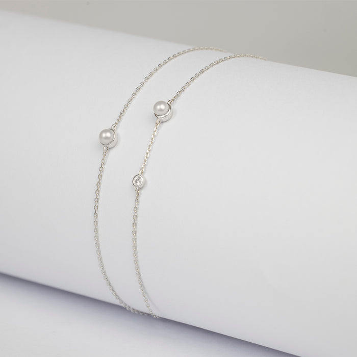 Pulsera Birthstone con Perla Blanca y Diamante en oro blanco 14 Kt (Junio)